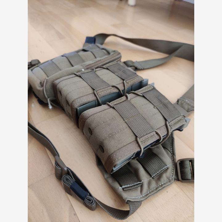 Tactical Taylor Chest Rig + HSGI taskut (coyote brown)