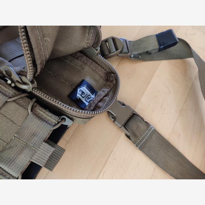 Tactical Taylor Chest Rig + HSGI taskut (coyote brown)