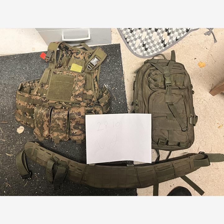 Aseita ja varusteita