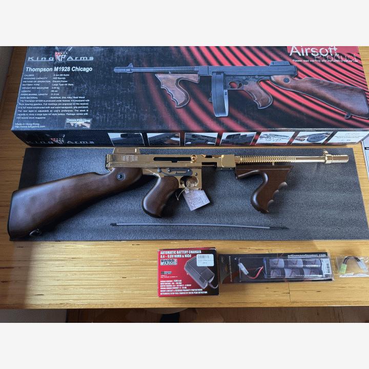 King Arms Thompson M1928 Chicago Gold – 23K kultapinnoitettu erikoismalli