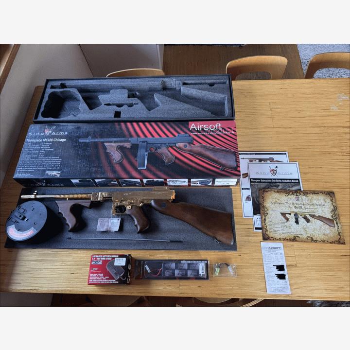 King Arms Thompson M1928 Chicago Gold – 23K kultapinnoitettu erikoismalli