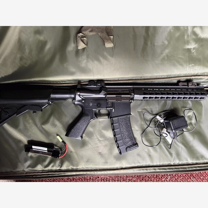 Airsoft aseita ja varusteita