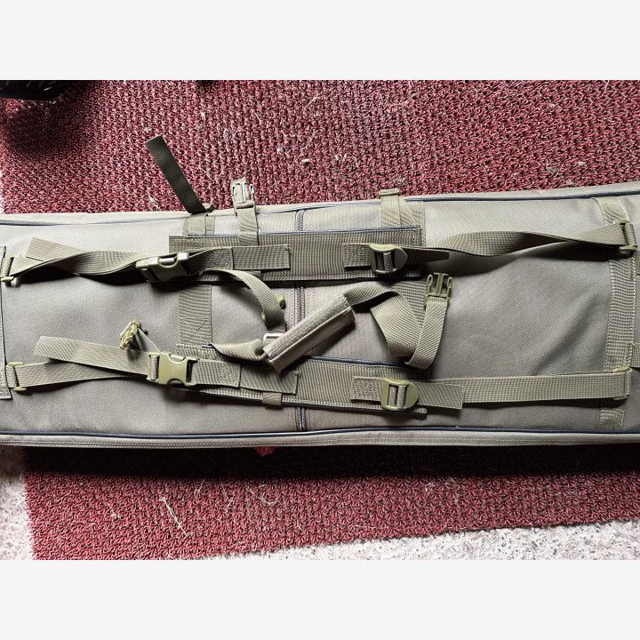 Airsoft aseita ja varusteita