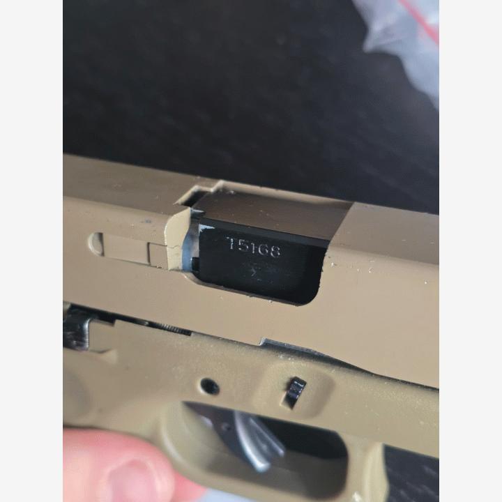 E&C Glock 17 Gen. 5 kahdella lippaalla