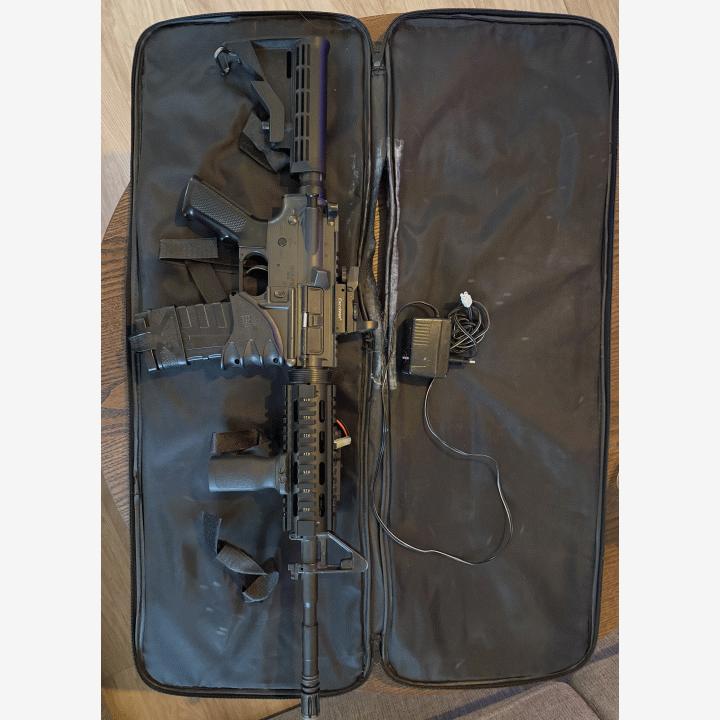 Tokyo Marui M4A1 - varusteet ja asepussi