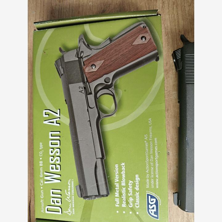 ASG Dan Wesson A2 CO₂ airsoft-pistooli + tarvikkeet