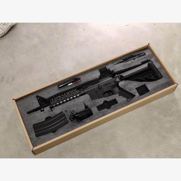 CYMA CM.002 Full Metal M4 Airsoft-paketti