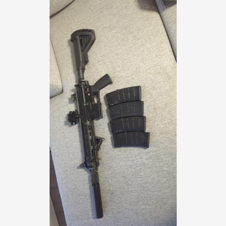 Specna Arms gen.2 416 punapisteellä ja etukahvalla + varusteita