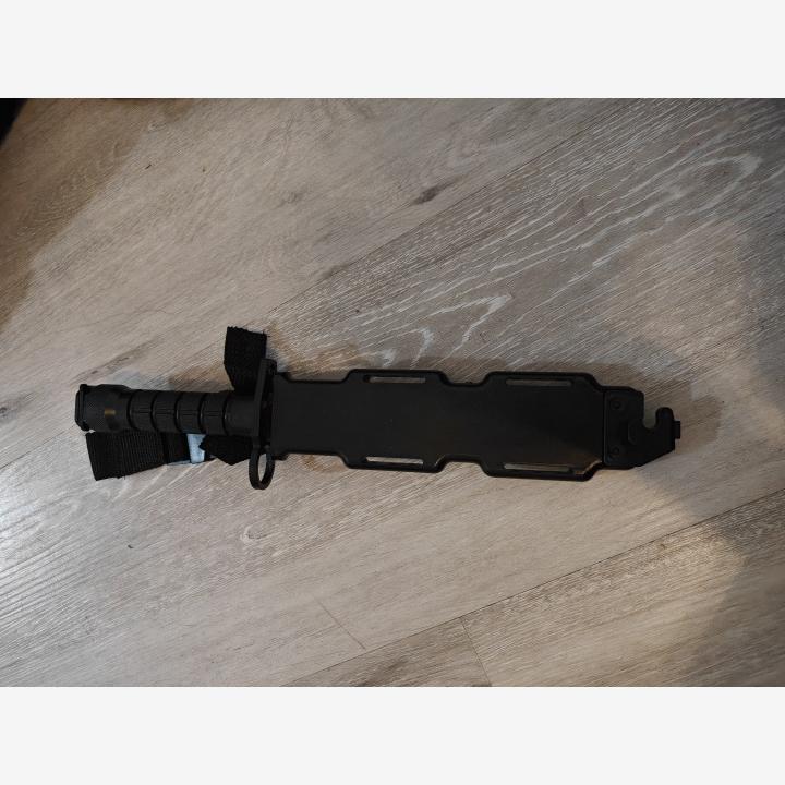 Airsoft kumiveitsi / M9 pistin muovitupella (dummy knife)