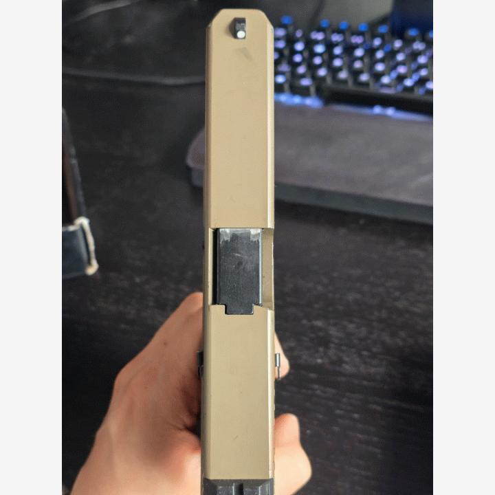 E&C Glock 17 Gen. 5 kahdella lippaalla