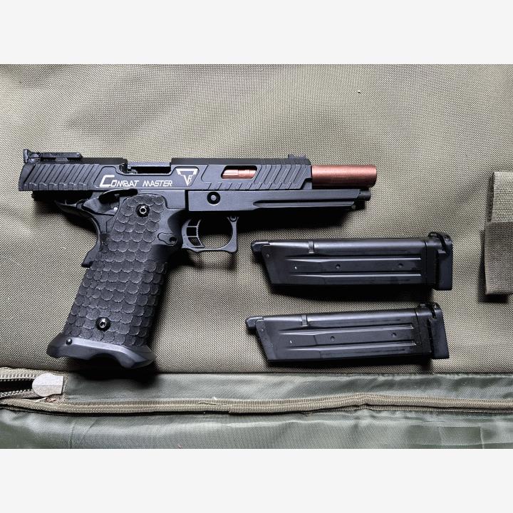 Airsoft aseita ja varusteita