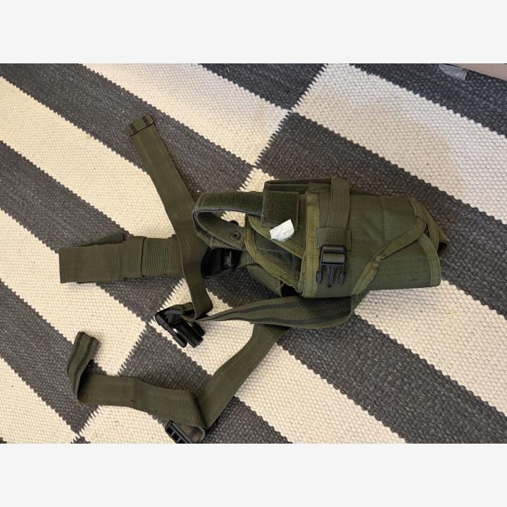 King arms M4 -sarjan sähkötoiminen (AEG) airsoft kivääri ja lisävarusteita