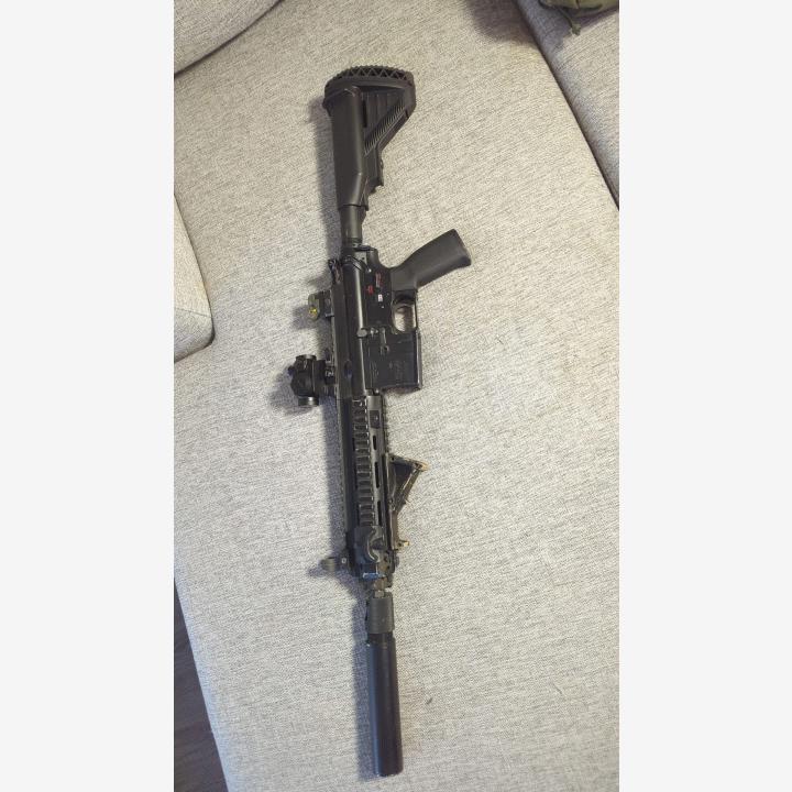 Specna Arms gen.2 416 punapisteellä ja etukahvalla + varusteita