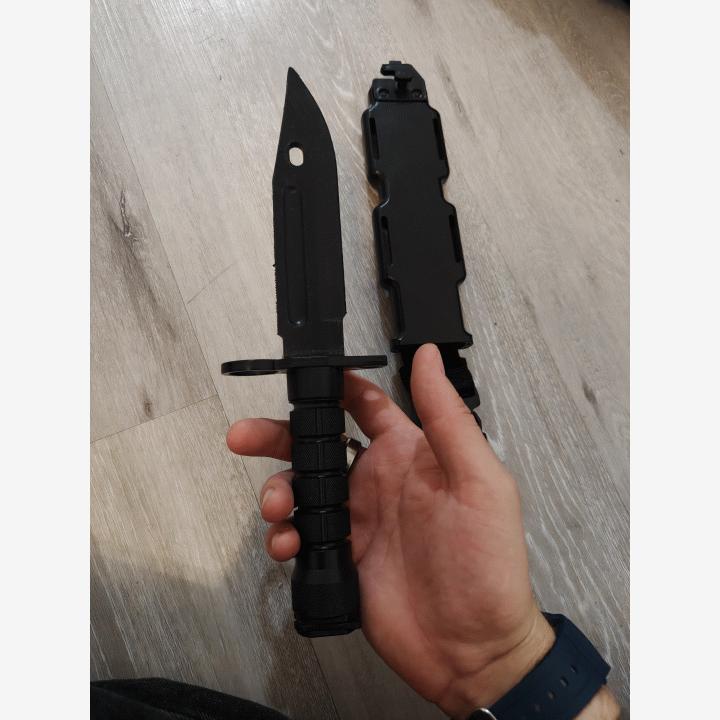 Airsoft kumiveitsi / M9 pistin muovitupella (dummy knife)