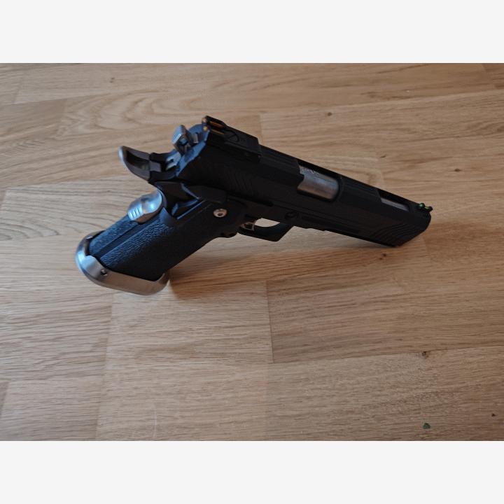 AW Custom HX1102 metallinen GBB pistooli