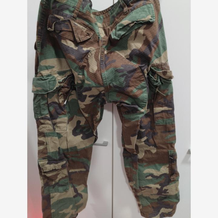 Invader Gearin paita ja housut