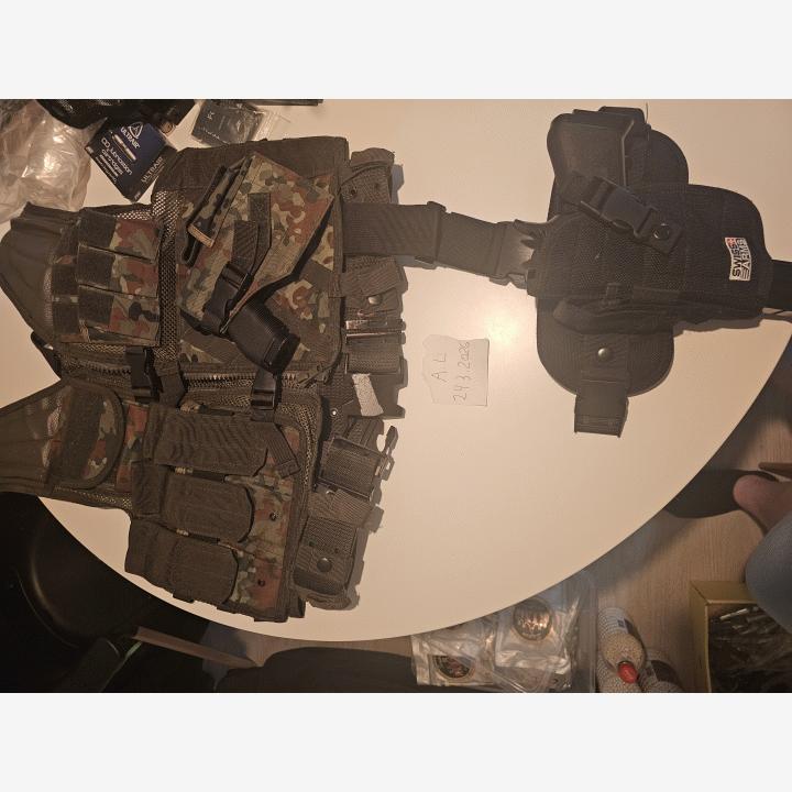 Tactical liivi / Swiss Arms reisikotelo lipastaskulla, vasen