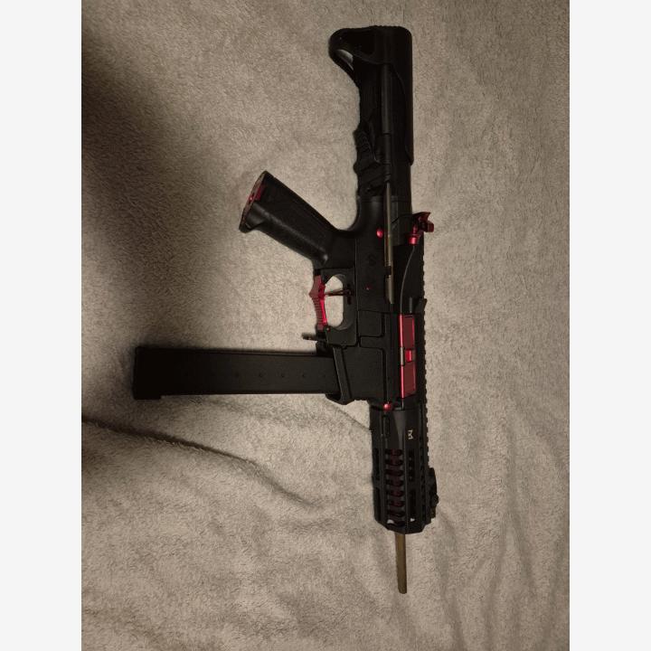 aseita ja tarvikkeita myynnissä