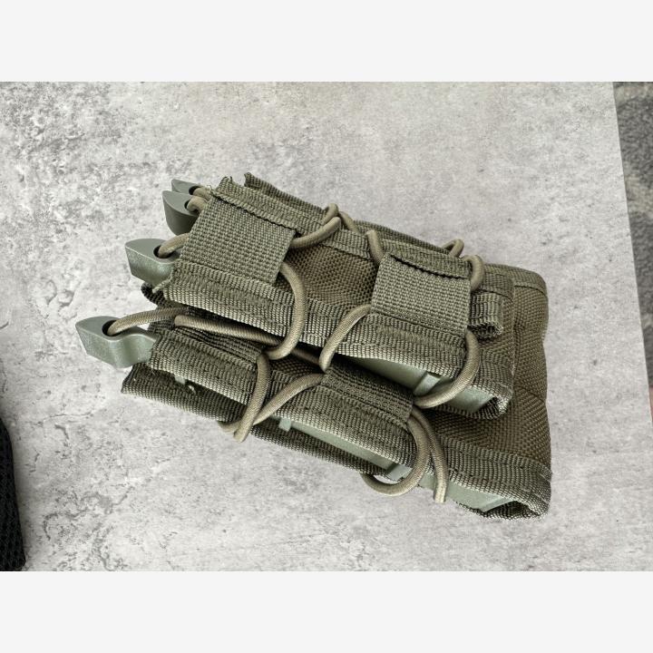 Molle taskuja ja asevalo