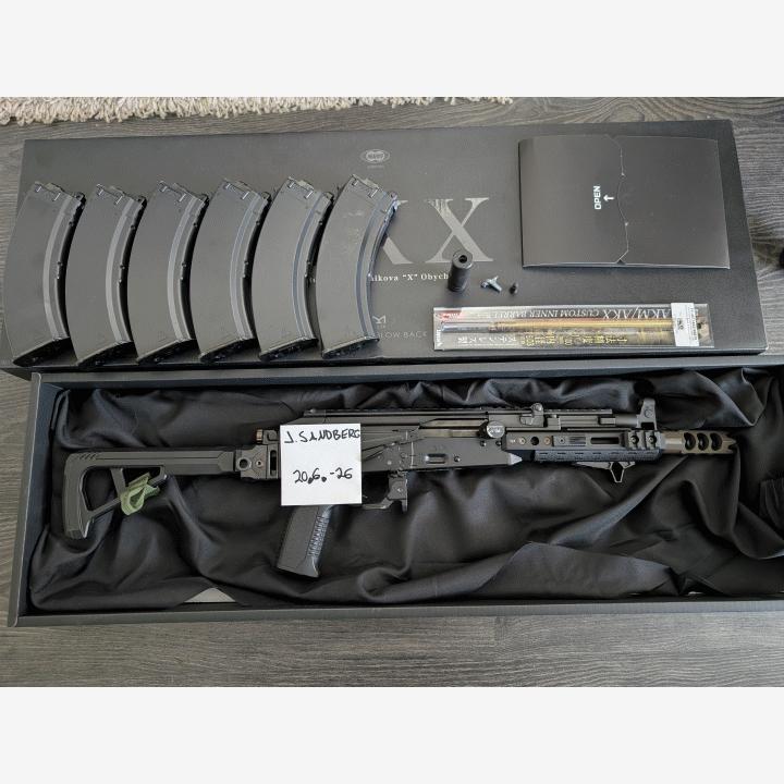 TM AKX