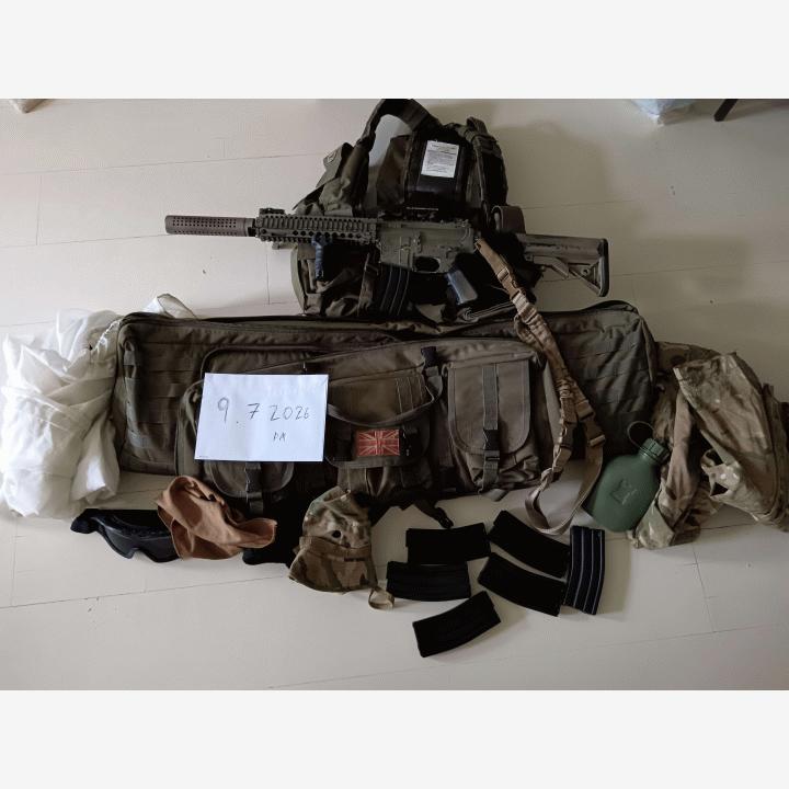 Kattava airsoft-paketti – E&C Colt M4A1 MK18 -tyylinen AEG + varusteet