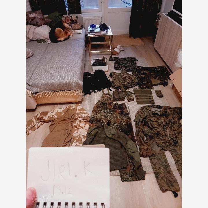 Sekalaista varustetta (liiviä vaatetta taskuja)