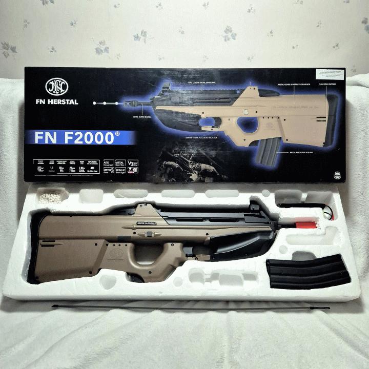 Cybergun FN F2000 + tarvikkeet
