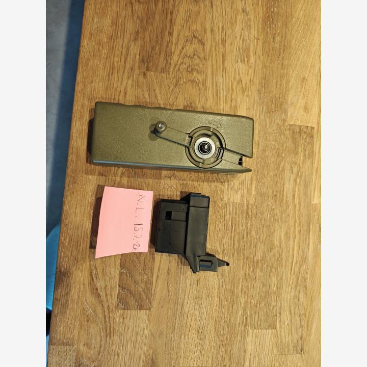 Specna Arms M4/M16 rullattava lippaanlataaja + AK adapteri