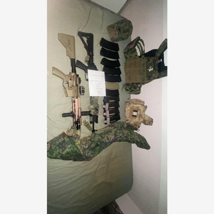 Kaikki myynnissä ja lisää krääsää löytyy.