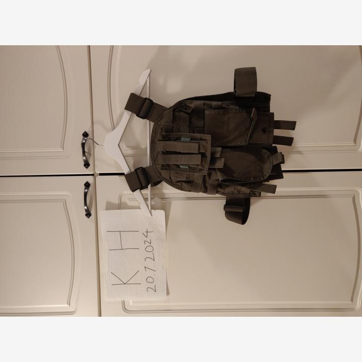 Liiviä, taskua, vyötä sun muuta