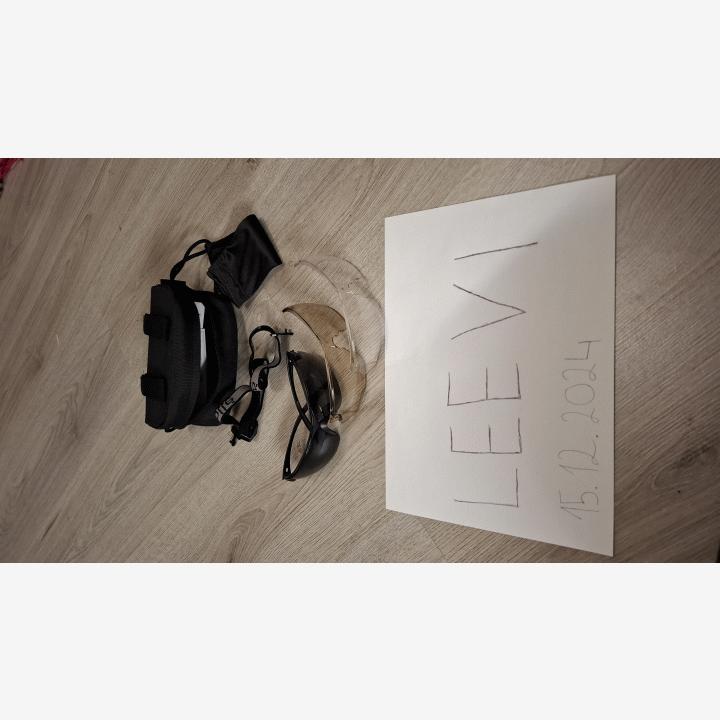 Bolle Suojalasit ja kahdet käyttämättömät vaihtolinssit