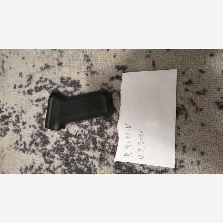 AK pistoolikahva