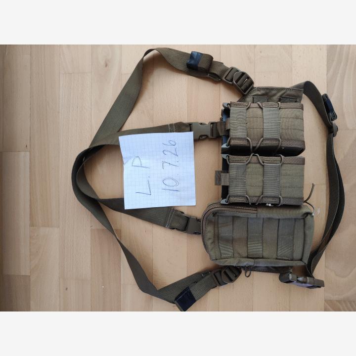 Tactical Taylor Chest Rig + HSGI taskut (coyote brown)