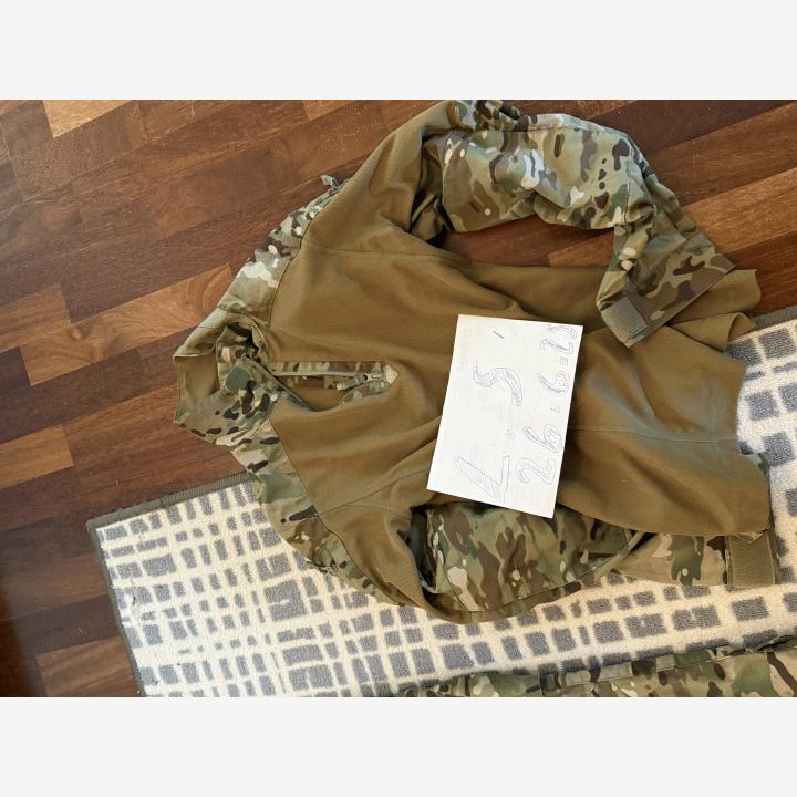 Multicam varustetta. ( taistelupaita+housut)