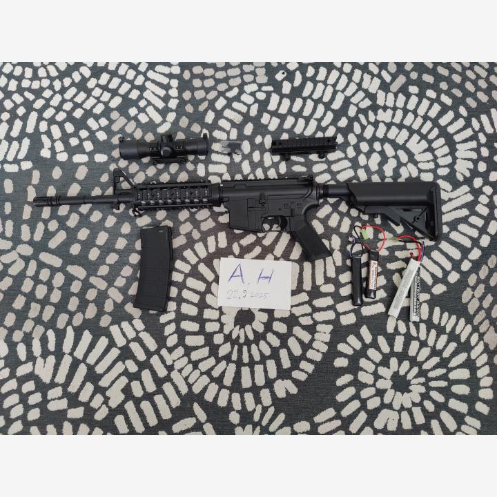 Metallinen Cyma m4