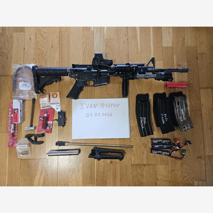 A&K M4 PTW + surefire + 5 mags + battery + many parts
