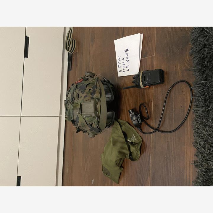 Kypärä radio seteillä