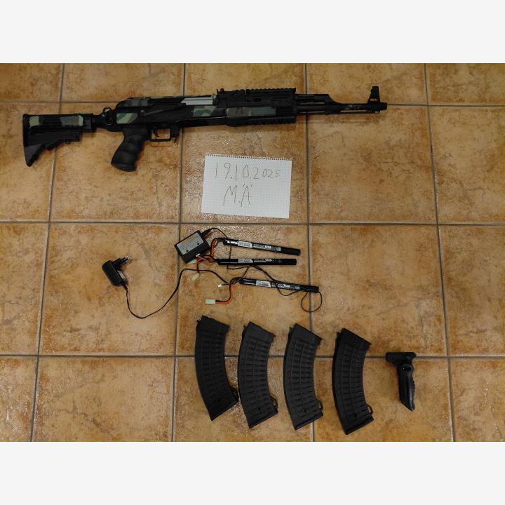 Airsoft Cyma AK-47 + Kaikki kuvassa oleva