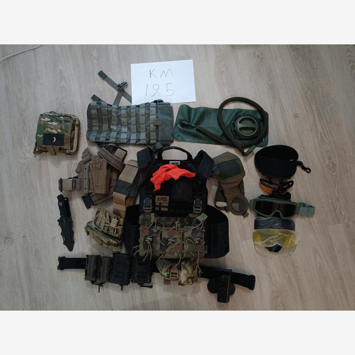 Plate carrier, asevyötä, lipastaskuja, juomarakko ja tasku, 2x lasit, maski