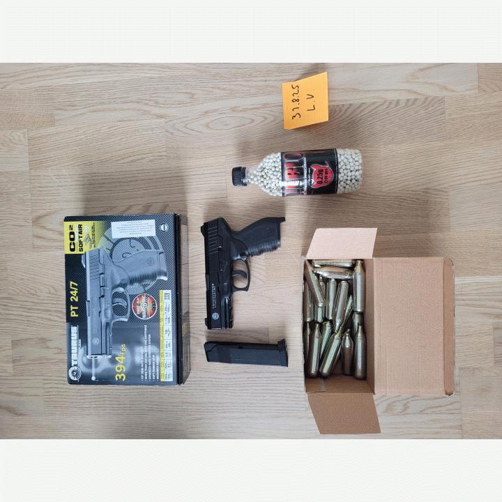 Taurus PT 24/7 + 17 CO2 patruunaa + 25g kuulapullo