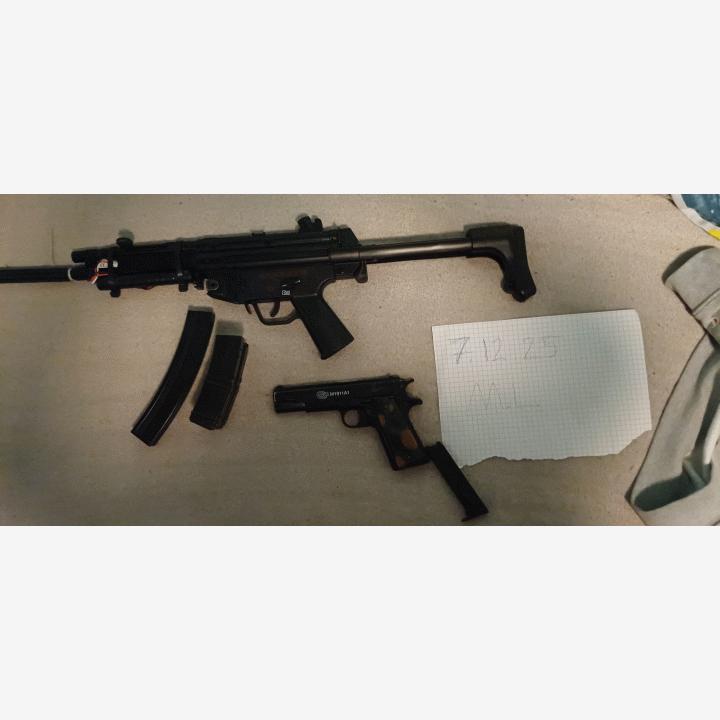 Mp5 ja colt 1911