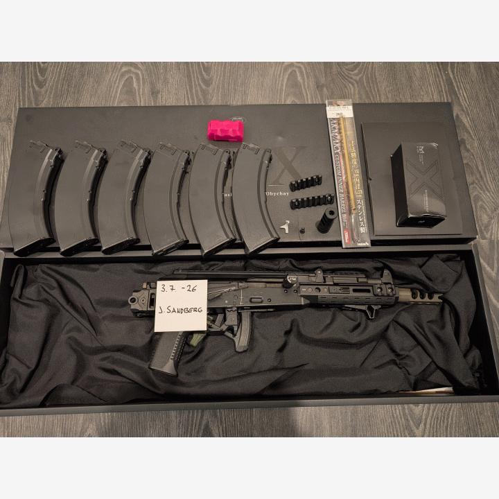 TM AKX