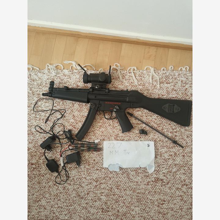 Airsoft MP5A4 + laserpistetähtäin