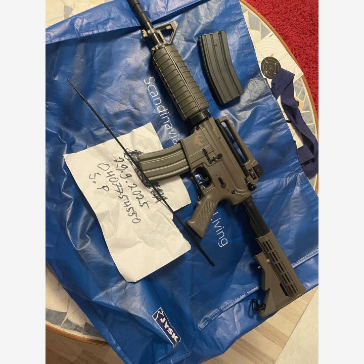 AIRSOFT M4 (LISÄOSILLA) + SUOSITTELEN KATSOMAAN TARJOA MITÄ VAIN SUMMAA !