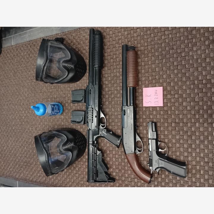 Airsoft aseita ja muuta kampetta