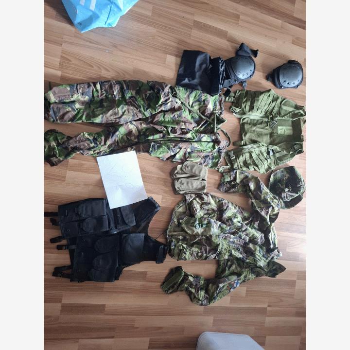 Airsoft aseita ja varusteita