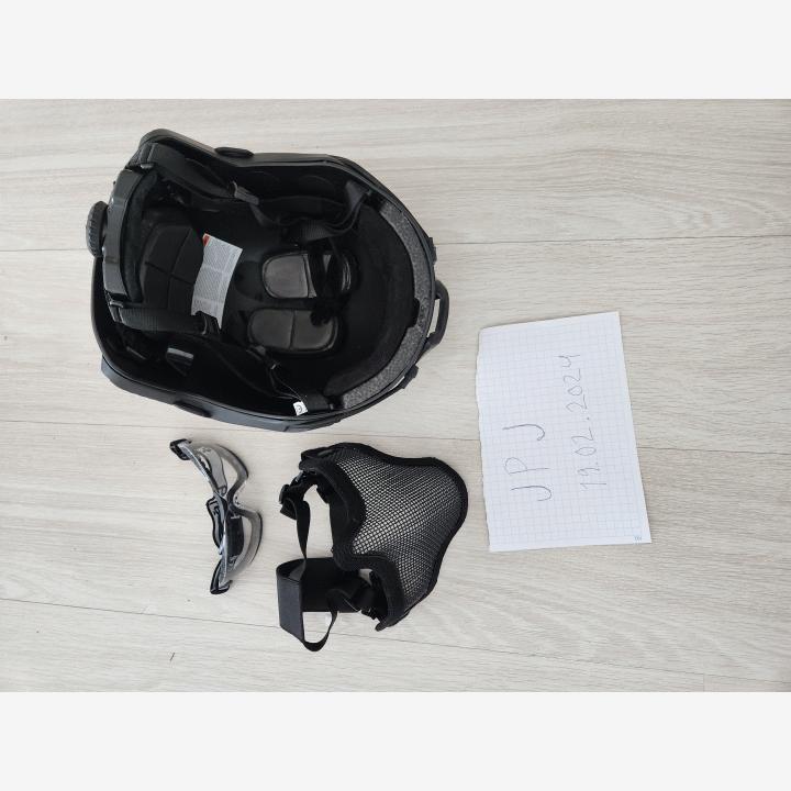 Kypärä + kasvosuoja + lasit