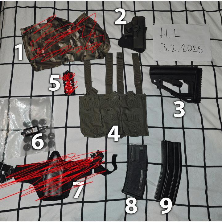 Varusteita, kotelo, lippaita, yms. 20€ loput!