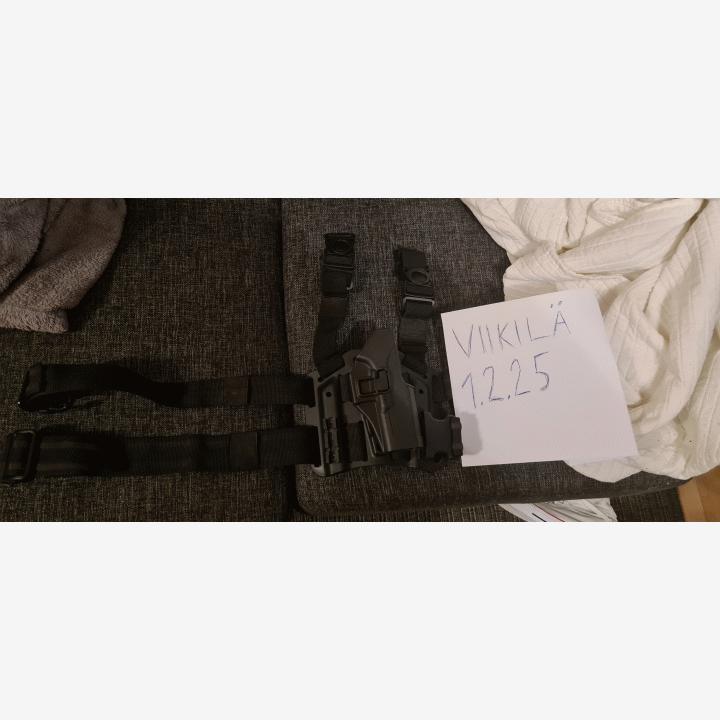 Reisitelakka ja Glock holster