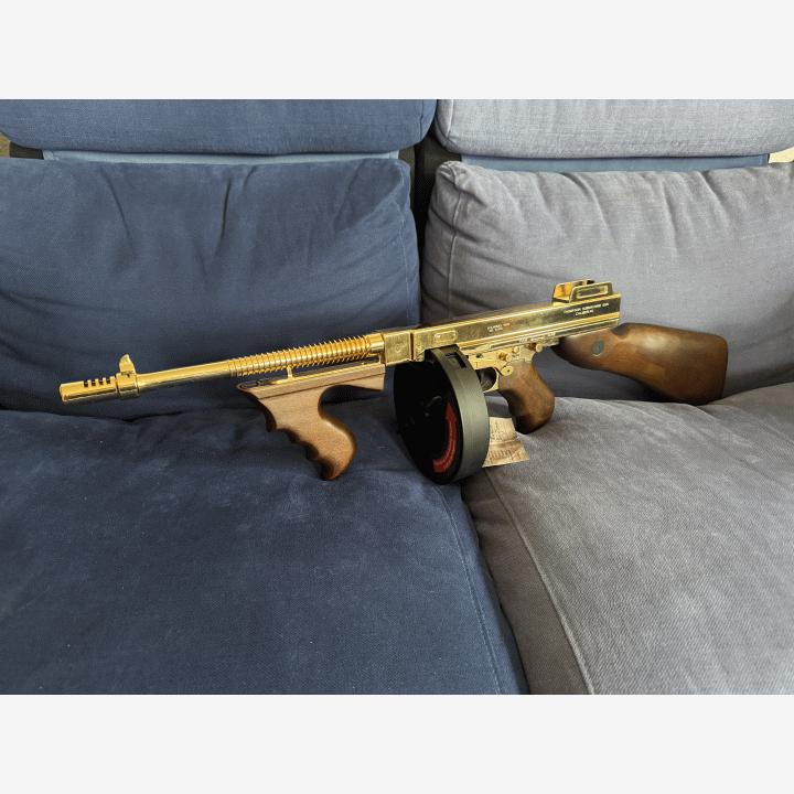King Arms Thompson M1928 Chicago Gold – 23K kultapinnoitettu erikoismalli